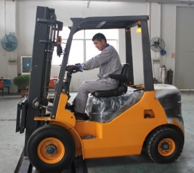 叉车属具怎样降低货物损坏